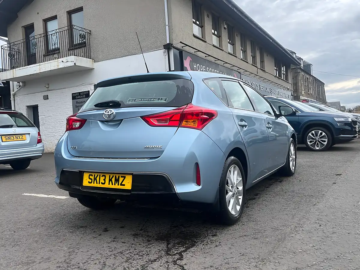 Used 2013 Toyota Auris Icon Blue - Interior and Exterior details 3