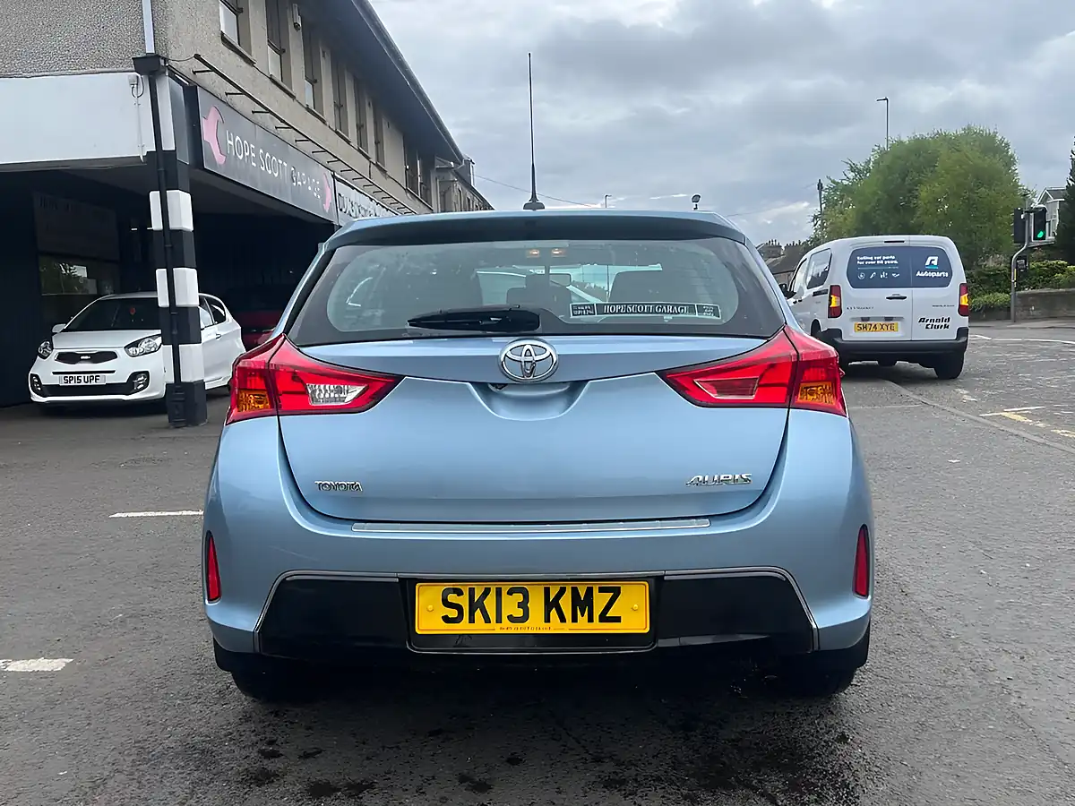 Used 2013 Toyota Auris Icon Blue - Interior and Exterior details 5