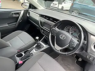 Used 2013 Toyota Auris Icon Blue - Interior and Exterior details 8