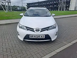 Used 2013 Toyota Auris Icon Pure White - Interior and Exterior details 13