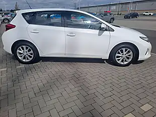 Used 2013 Toyota Auris Icon Pure White - Interior and Exterior details 14