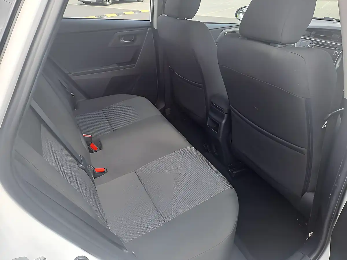 Used 2013 Toyota Auris Icon Pure White - Interior and Exterior details 16
