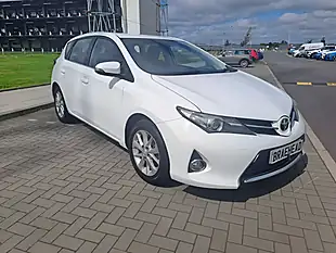 Used 2013 Toyota Auris Icon Pure White - Interior and Exterior details 5