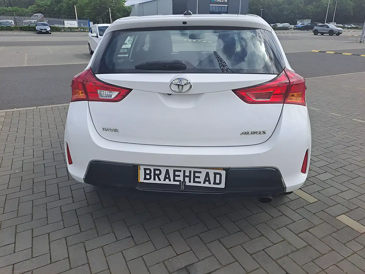 Used 2013 Toyota Auris Icon Pure White - Interior and Exterior details 9