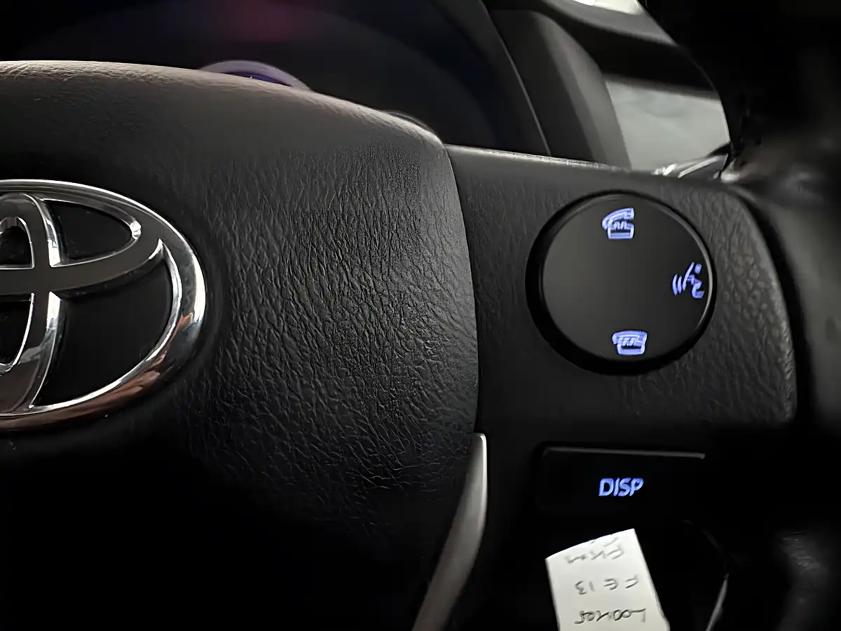 Used 2013 Toyota Auris Sport Aspen Grey - Interior and Exterior details 12