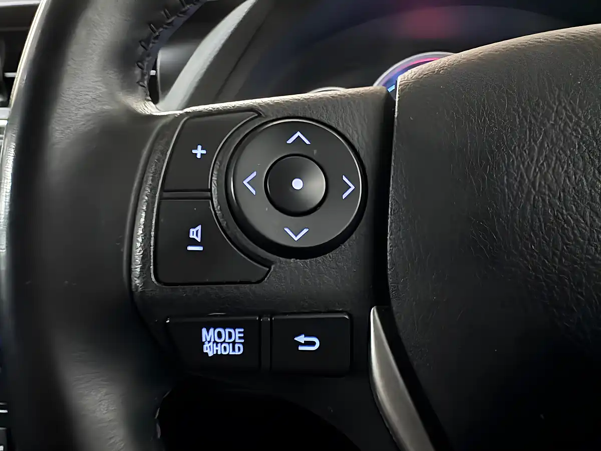 Used 2013 Toyota Auris Sport Aspen Grey - Interior and Exterior details 13