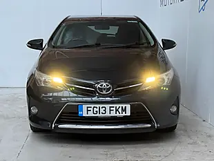 Used 2013 Toyota Auris Sport Aspen Grey - Interior and Exterior details 2