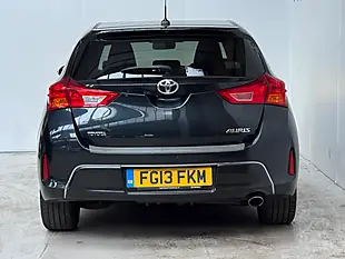 Used 2013 Toyota Auris Sport Aspen Grey - Interior and Exterior details 5
