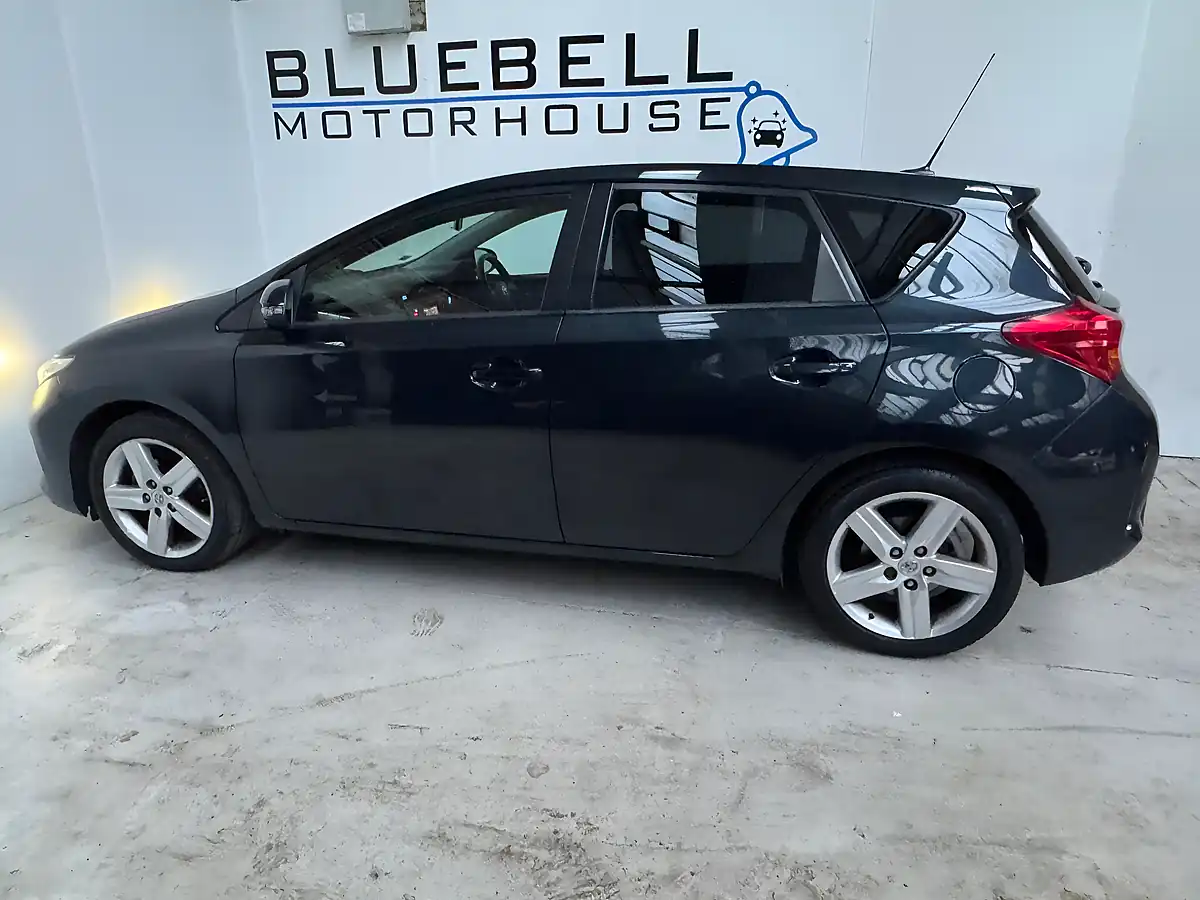 Used 2013 Toyota Auris Sport Aspen Grey - Interior and Exterior details 7