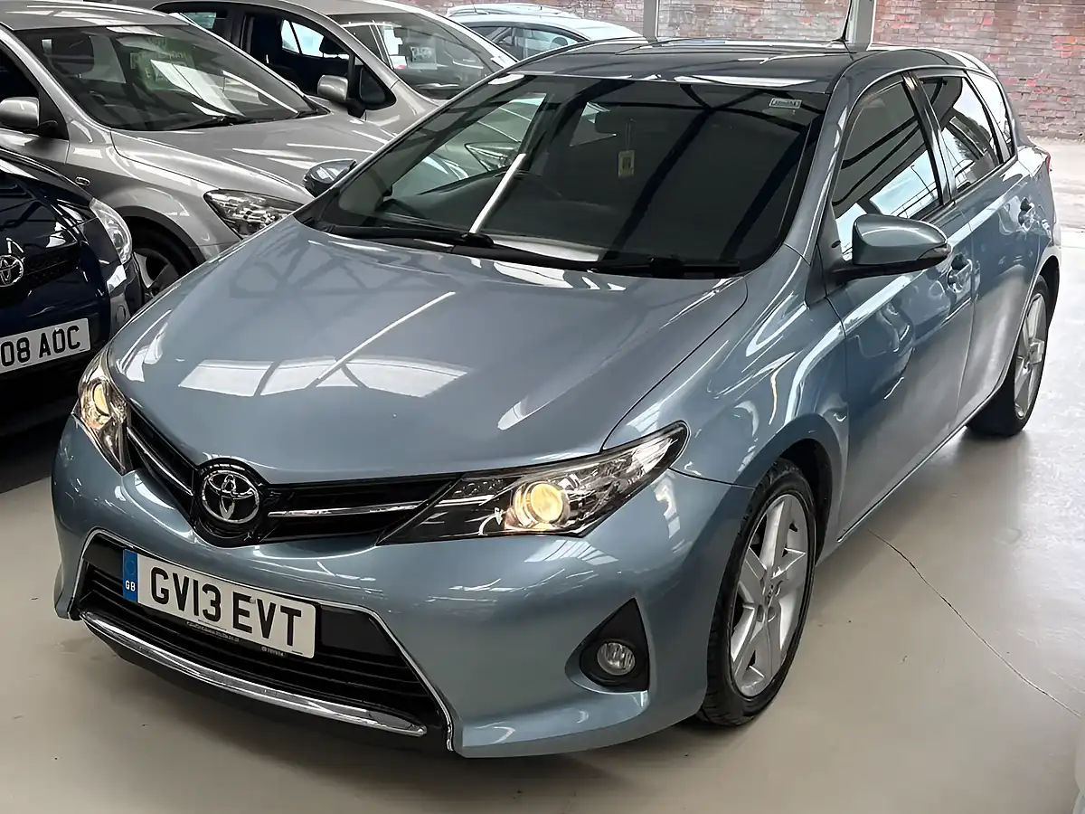 Used 2013 Toyota Auris Sport Blue - Interior and Exterior details 10