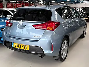 Used 2013 Toyota Auris Sport Blue - Interior and Exterior details 12