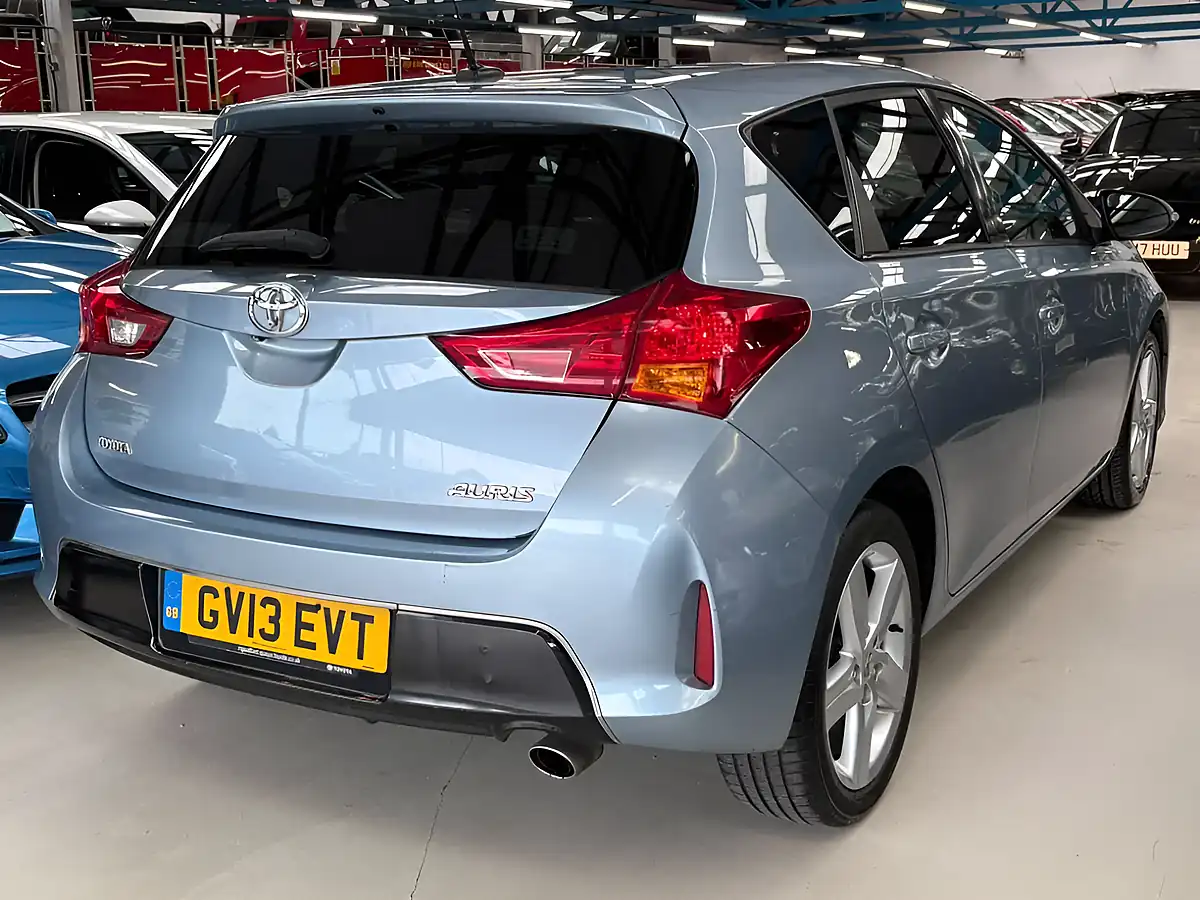 Used 2013 Toyota Auris Sport Blue - Interior and Exterior details 12