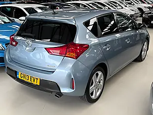 Used 2013 Toyota Auris Sport Blue - Interior and Exterior details 13