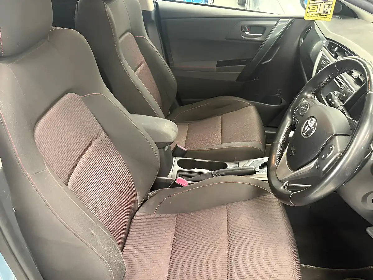 Used 2013 Toyota Auris Sport Blue - Interior and Exterior details 15