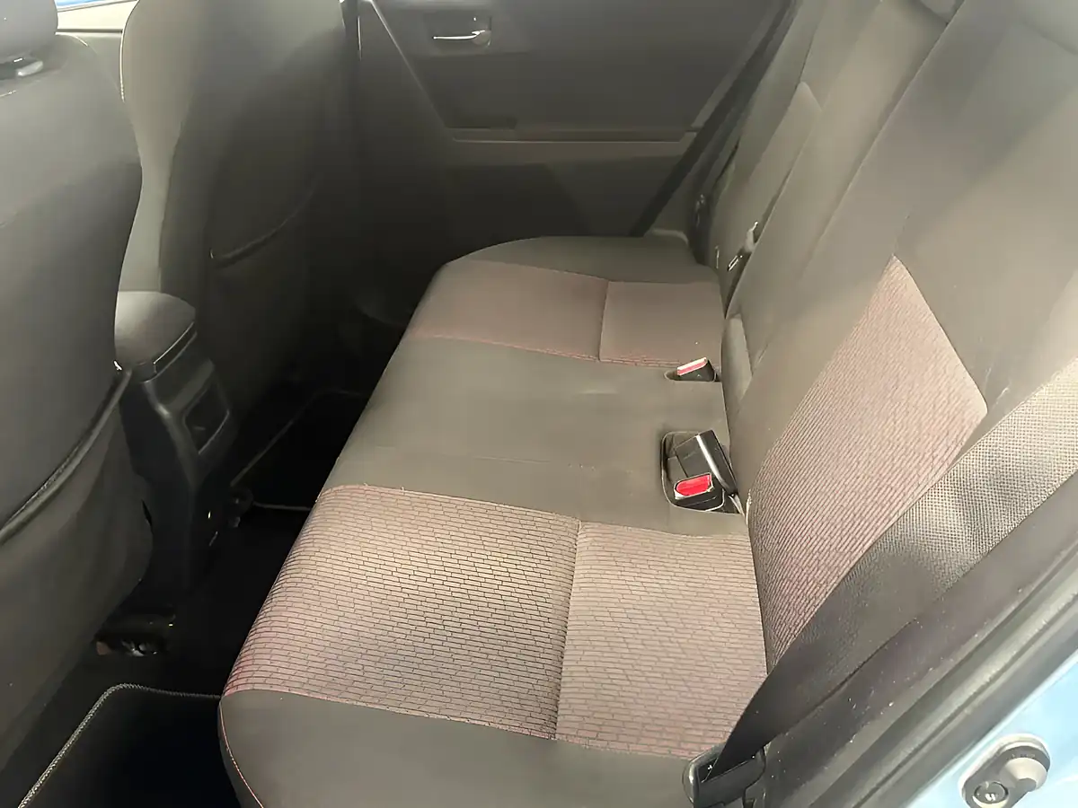 Used 2013 Toyota Auris Sport Blue - Interior and Exterior details 16