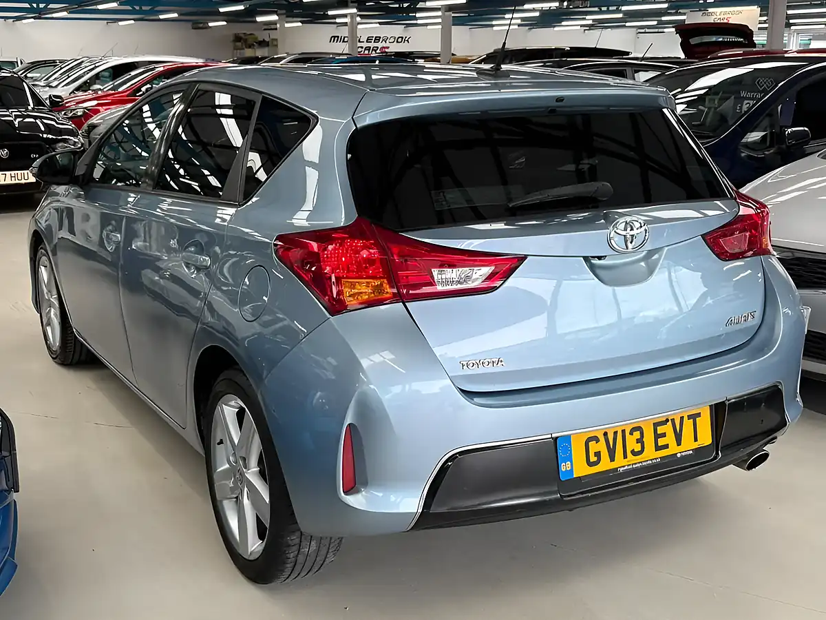 Used 2013 Toyota Auris Sport Blue - Interior and Exterior details 3