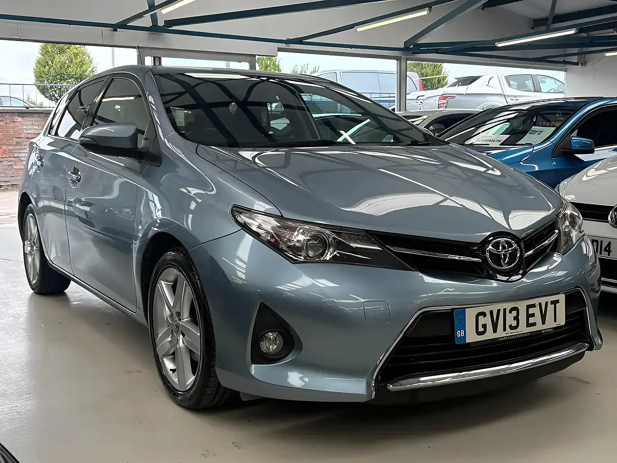 Used 2013 Toyota Auris Sport Blue - Interior and Exterior details 5