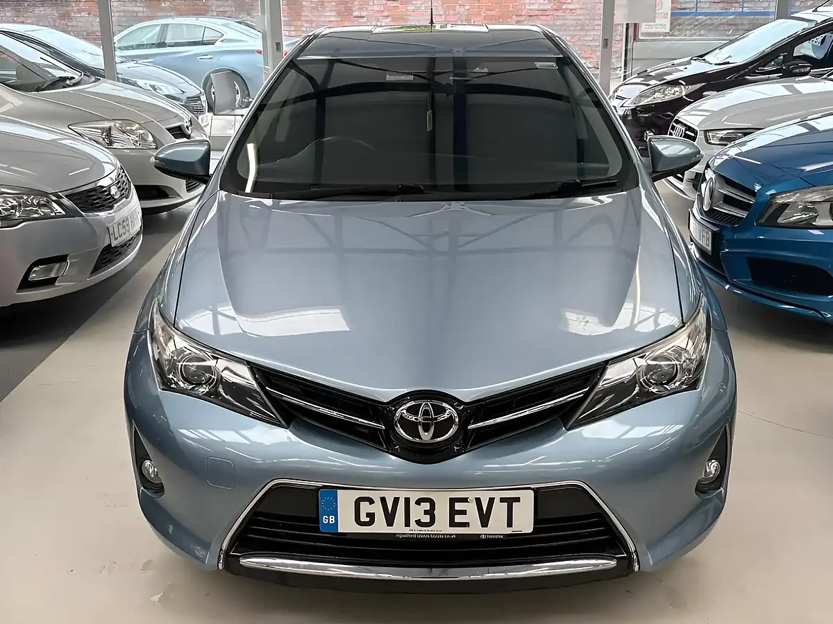 Used 2013 Toyota Auris Sport Blue - Interior and Exterior details 9