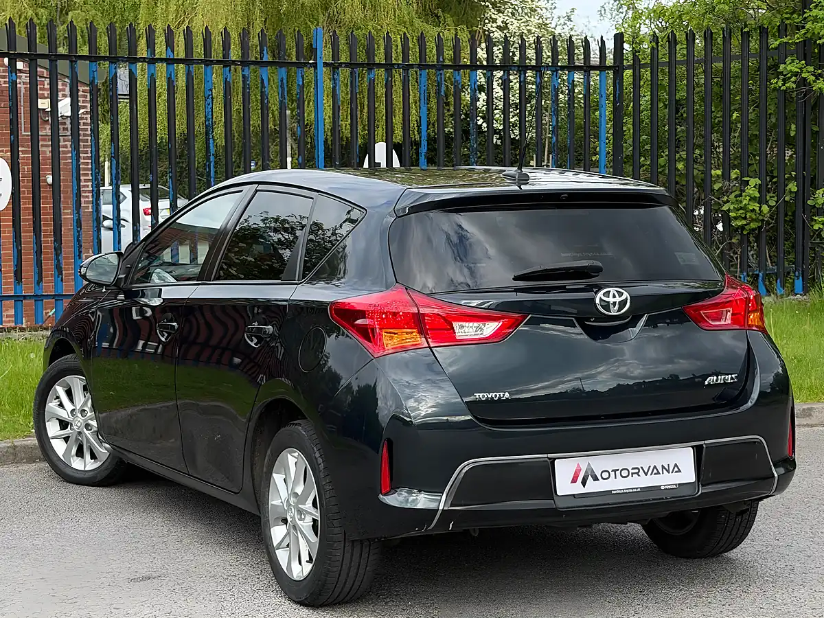 Used 2013 Toyota Auris Sport Grey - Interior and Exterior details 11