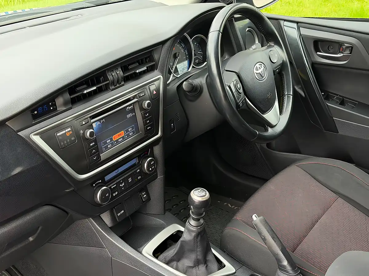 Used 2013 Toyota Auris Sport Grey - Interior and Exterior details 12