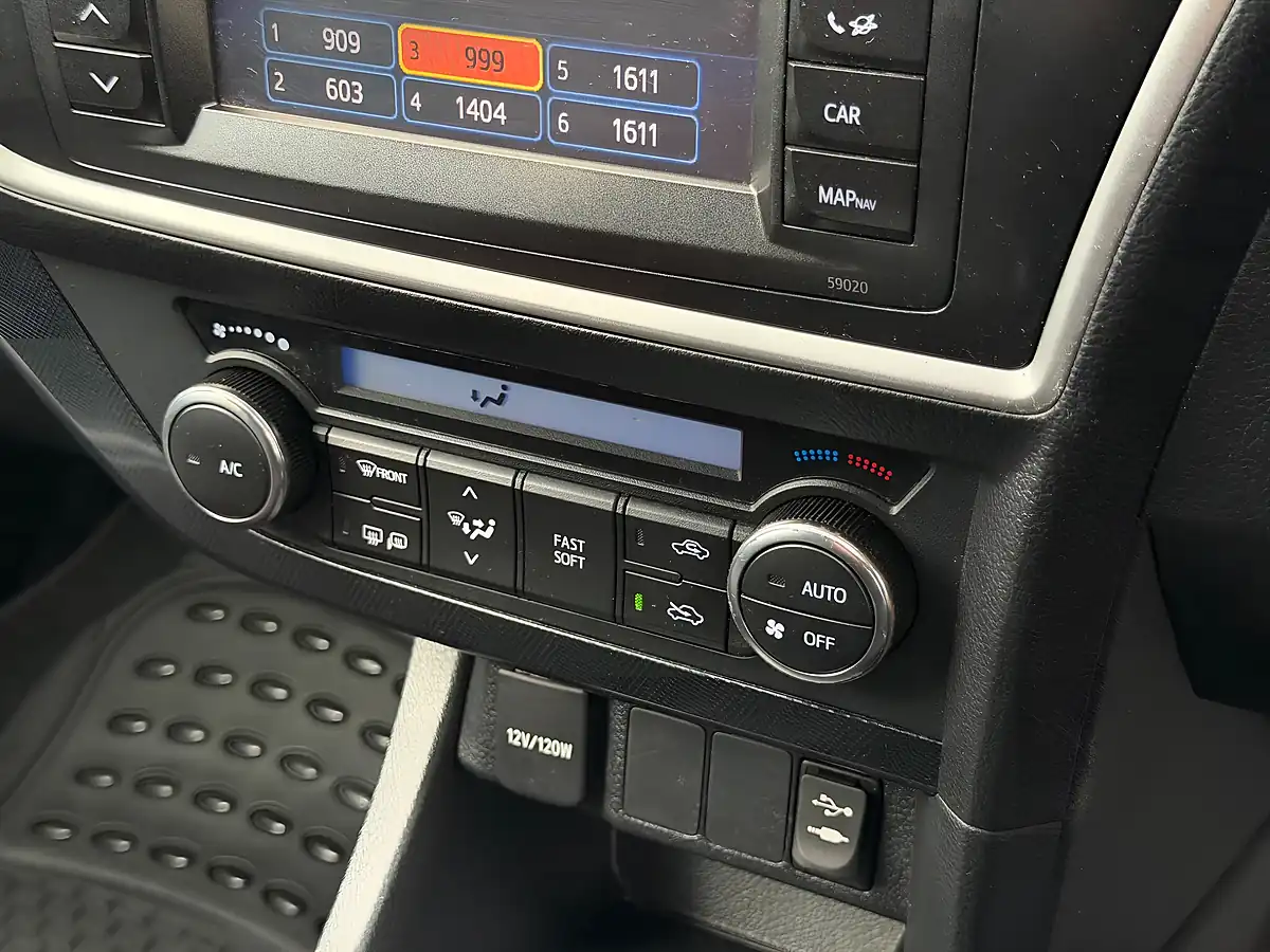 Used 2013 Toyota Auris Sport Grey - Interior and Exterior details 19
