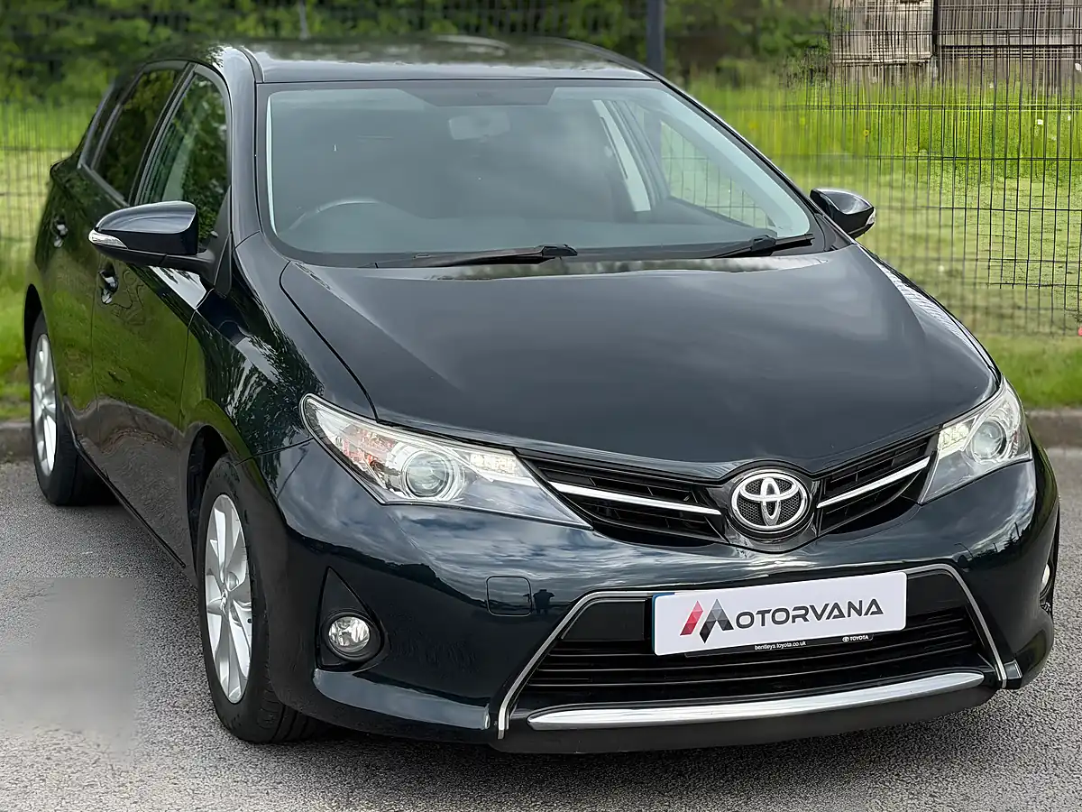 Used 2013 Toyota Auris Sport Grey - Interior and Exterior details 2