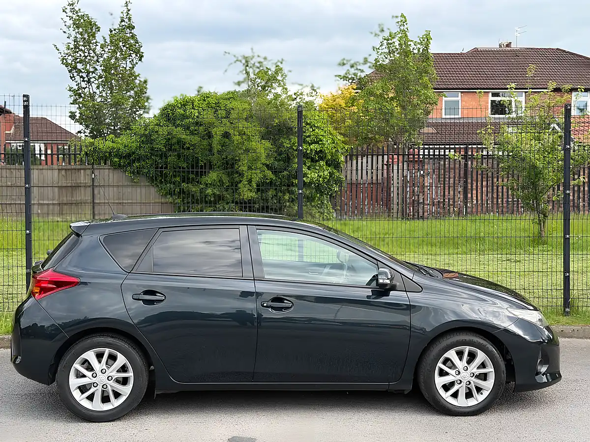 Used 2013 Toyota Auris Sport Grey - Interior and Exterior details 8