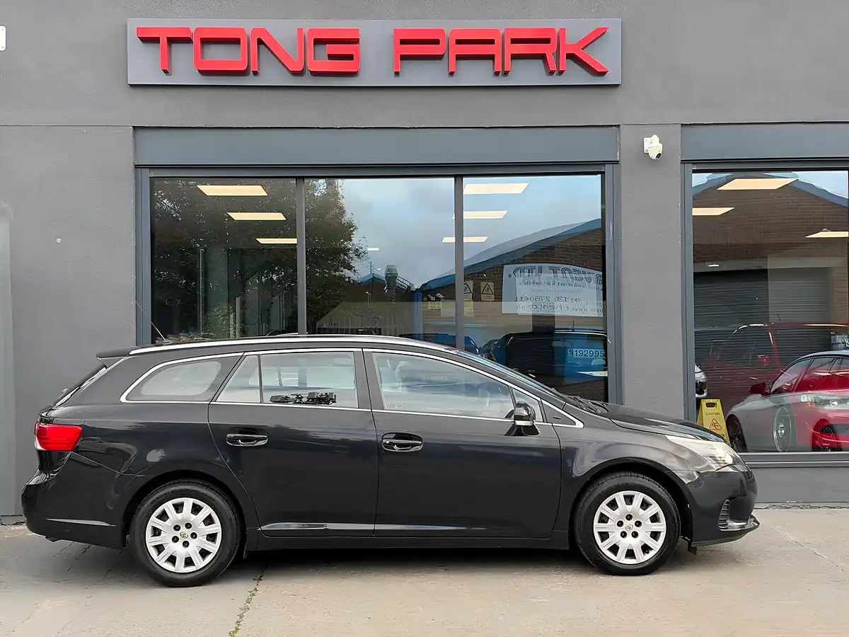 Used 2013 Toyota Avensis Active Tourer Black - Interior and Exterior details 10
