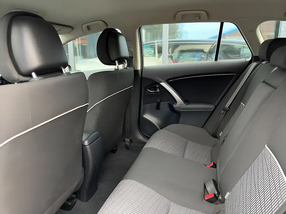 Used 2013 Toyota Avensis Active Tourer Black - Interior and Exterior details 12