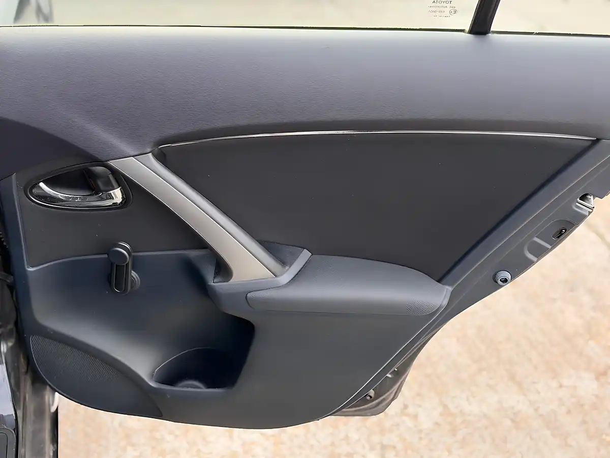 Used 2013 Toyota Avensis Active Tourer Black - Interior and Exterior details 15