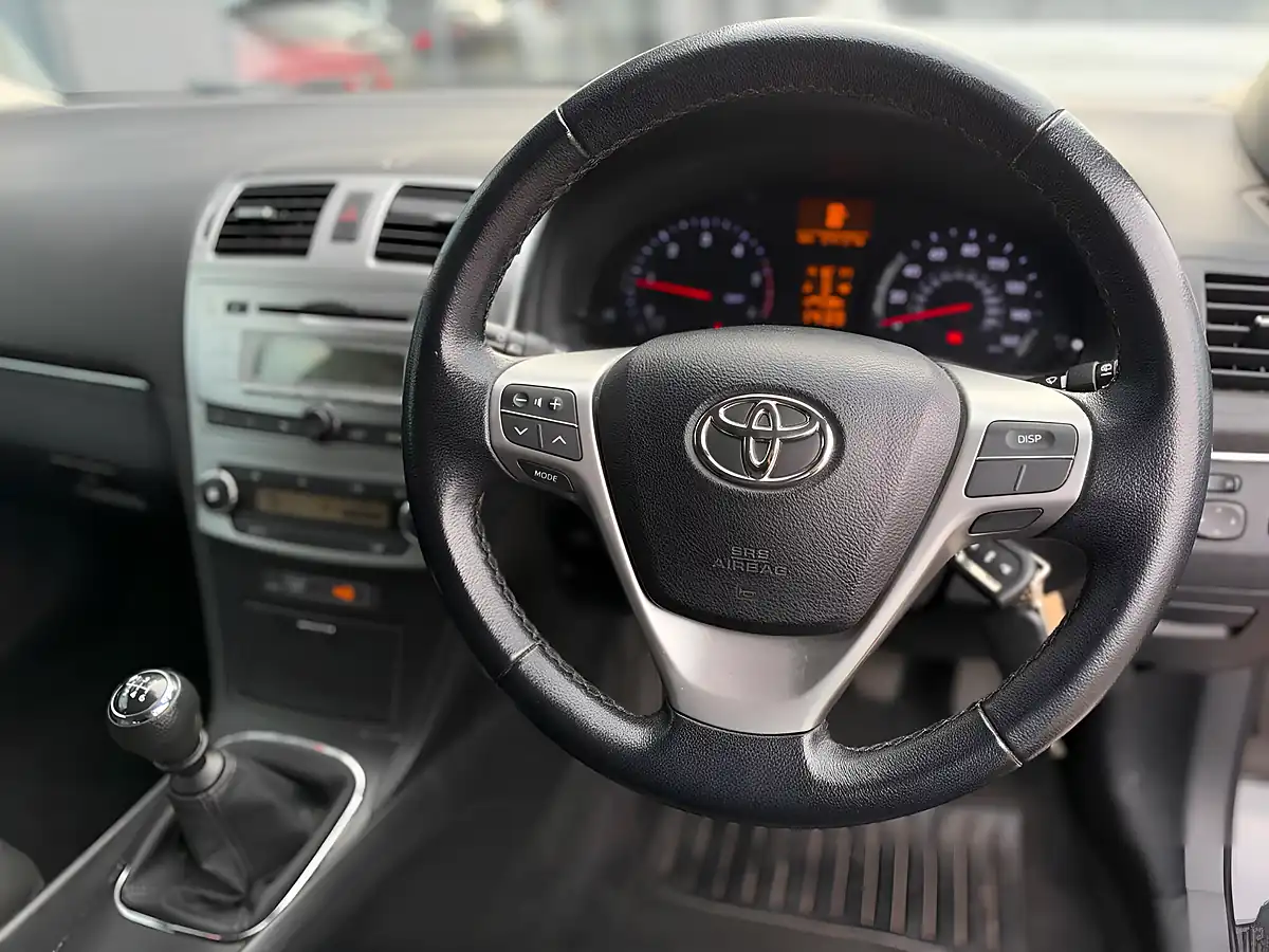 Used 2013 Toyota Avensis Active Tourer Black - Interior and Exterior details 17