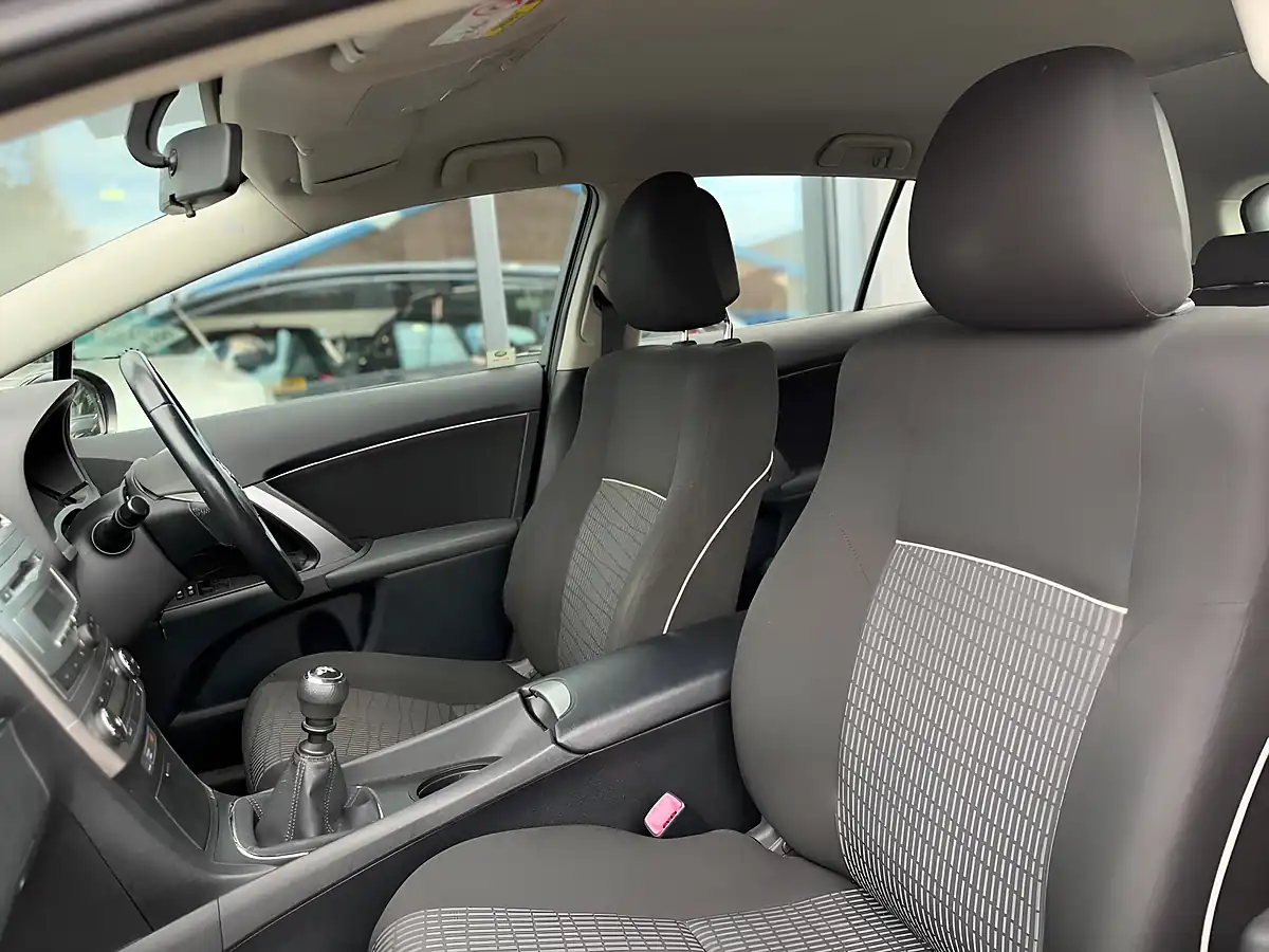 Used 2013 Toyota Avensis Active Tourer Black - Interior and Exterior details 18