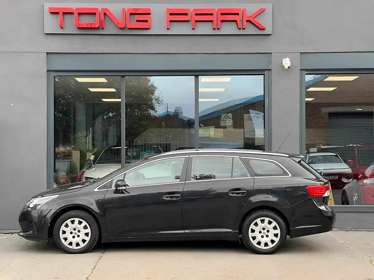 Used 2013 Toyota Avensis Active Tourer Black - Interior and Exterior details 4