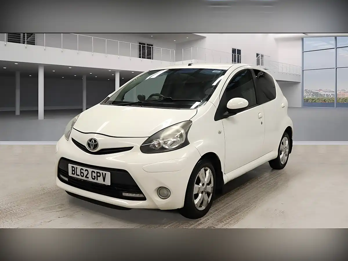 Used 2013 Toyota Aygo Fire White - Front View