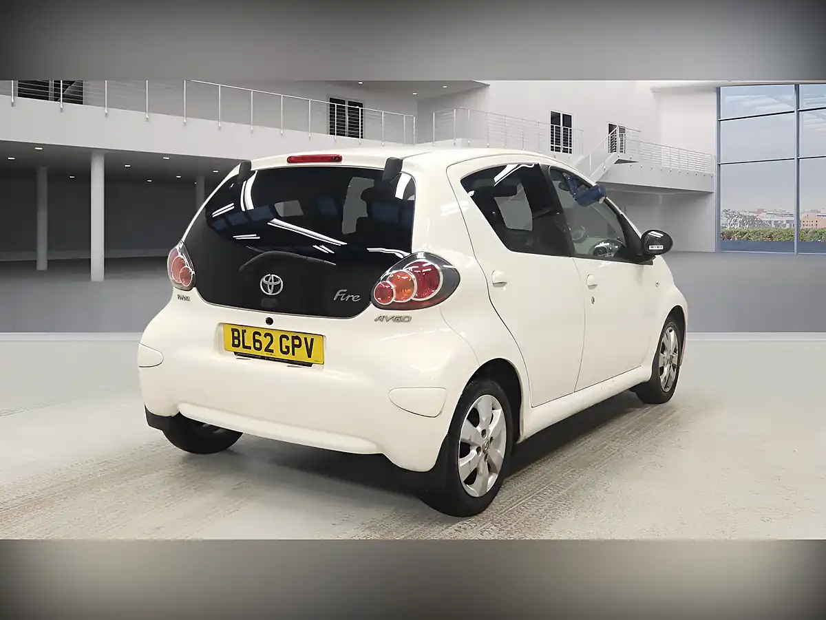 Used 2013 Toyota Aygo Fire White - Interior and Exterior details 10