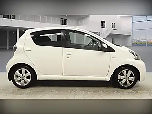 Used 2013 Toyota Aygo Fire White - Interior and Exterior details 13