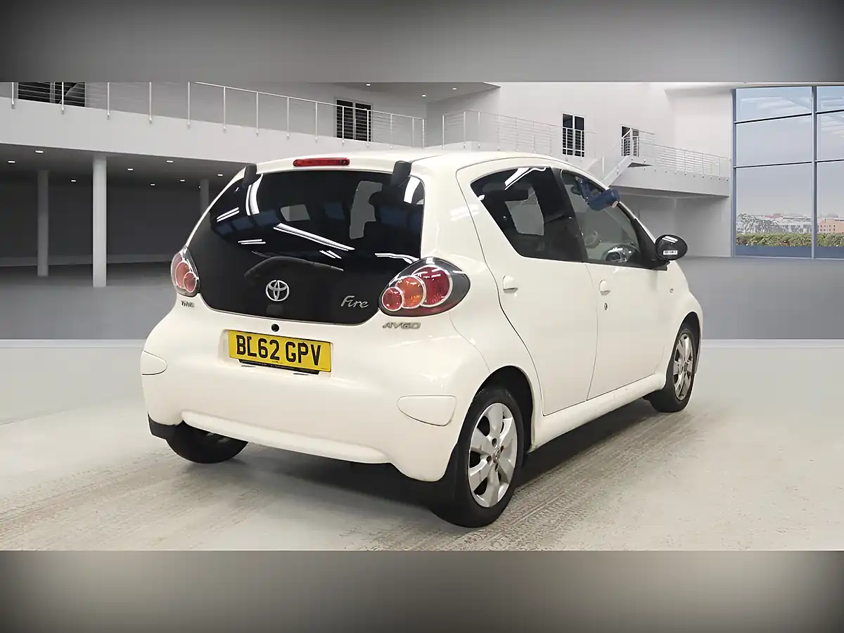Used 2013 Toyota Aygo Fire White - Interior and Exterior details 3
