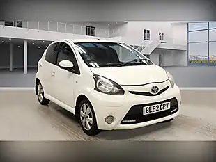 Used 2013 Toyota Aygo Fire White - Interior and Exterior details 4