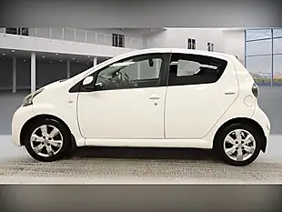 Used 2013 Toyota Aygo Fire White - Interior and Exterior details 5