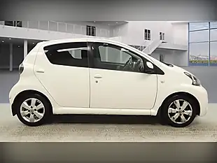 Used 2013 Toyota Aygo Fire White - Interior and Exterior details 6
