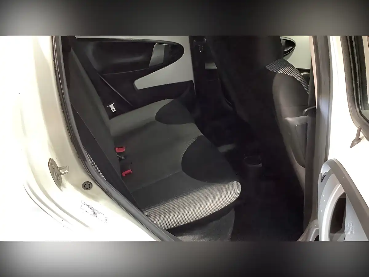 Used 2013 Toyota Aygo Fire White - Interior and Exterior details 7
