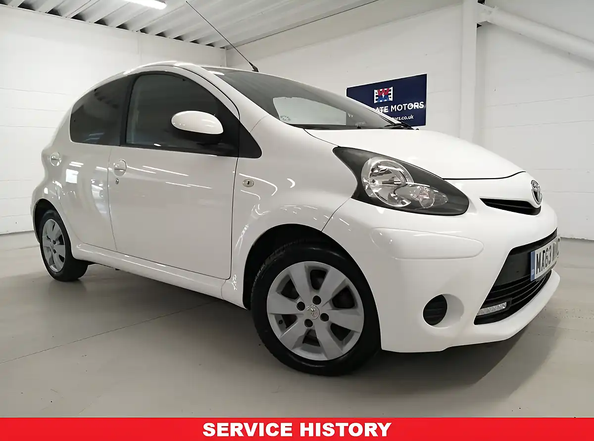 Used 2013 Toyota Aygo Hatchback White - Front View