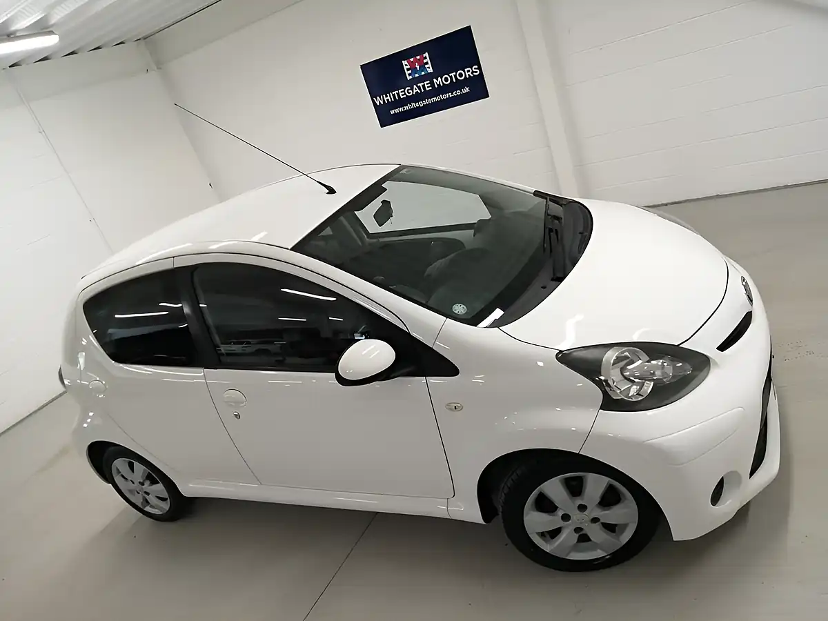 Used 2013 Toyota Aygo Hatchback White - Interior and Exterior details 13