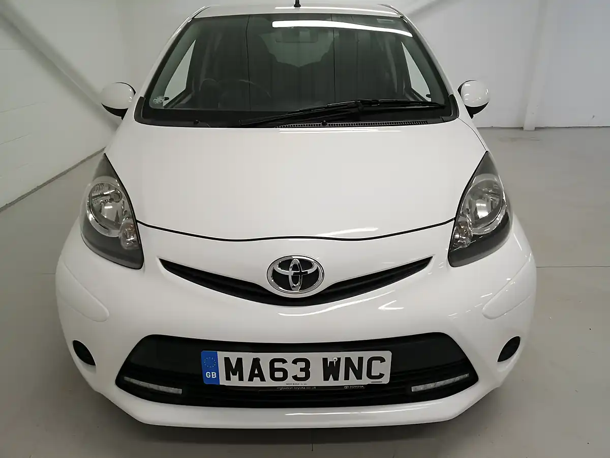 Used 2013 Toyota Aygo Hatchback White - Interior and Exterior details 14
