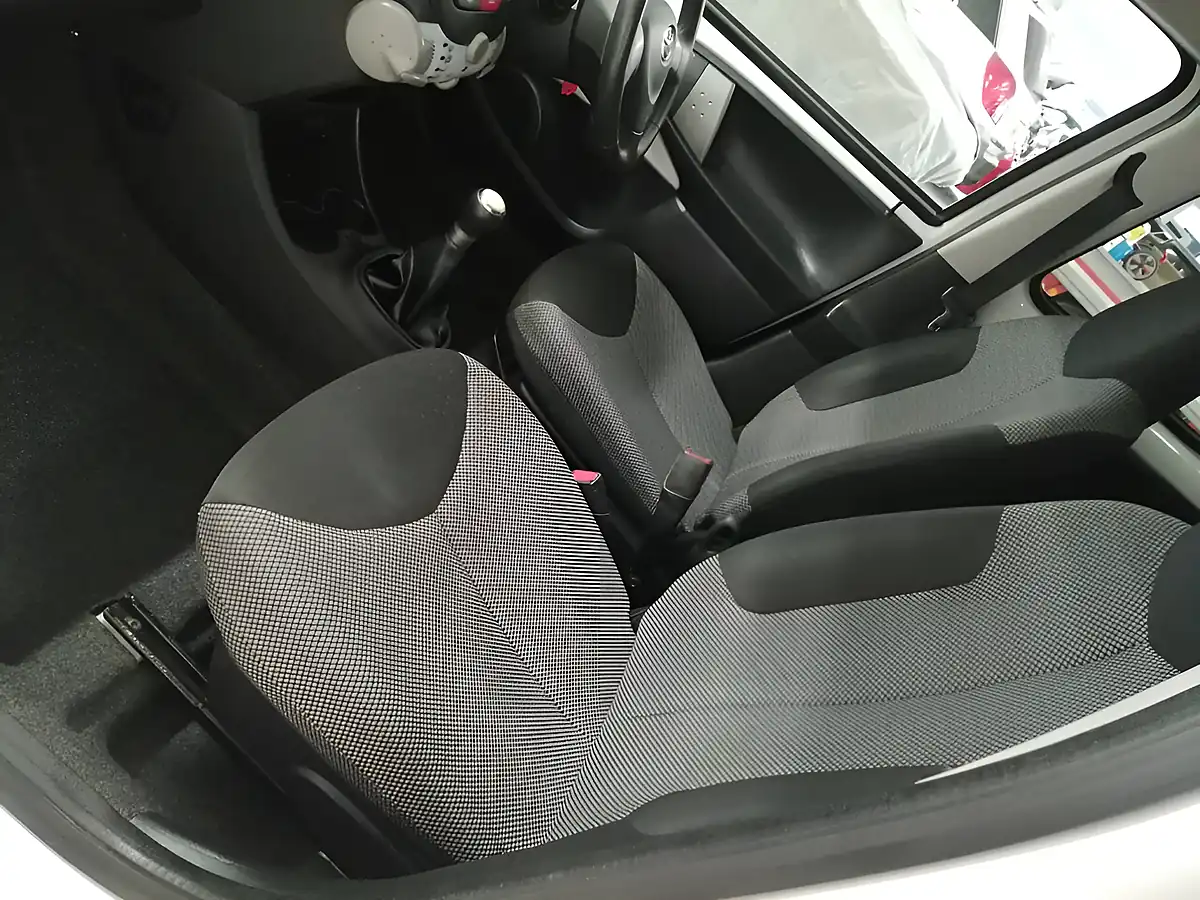 Used 2013 Toyota Aygo Hatchback White - Interior and Exterior details 16