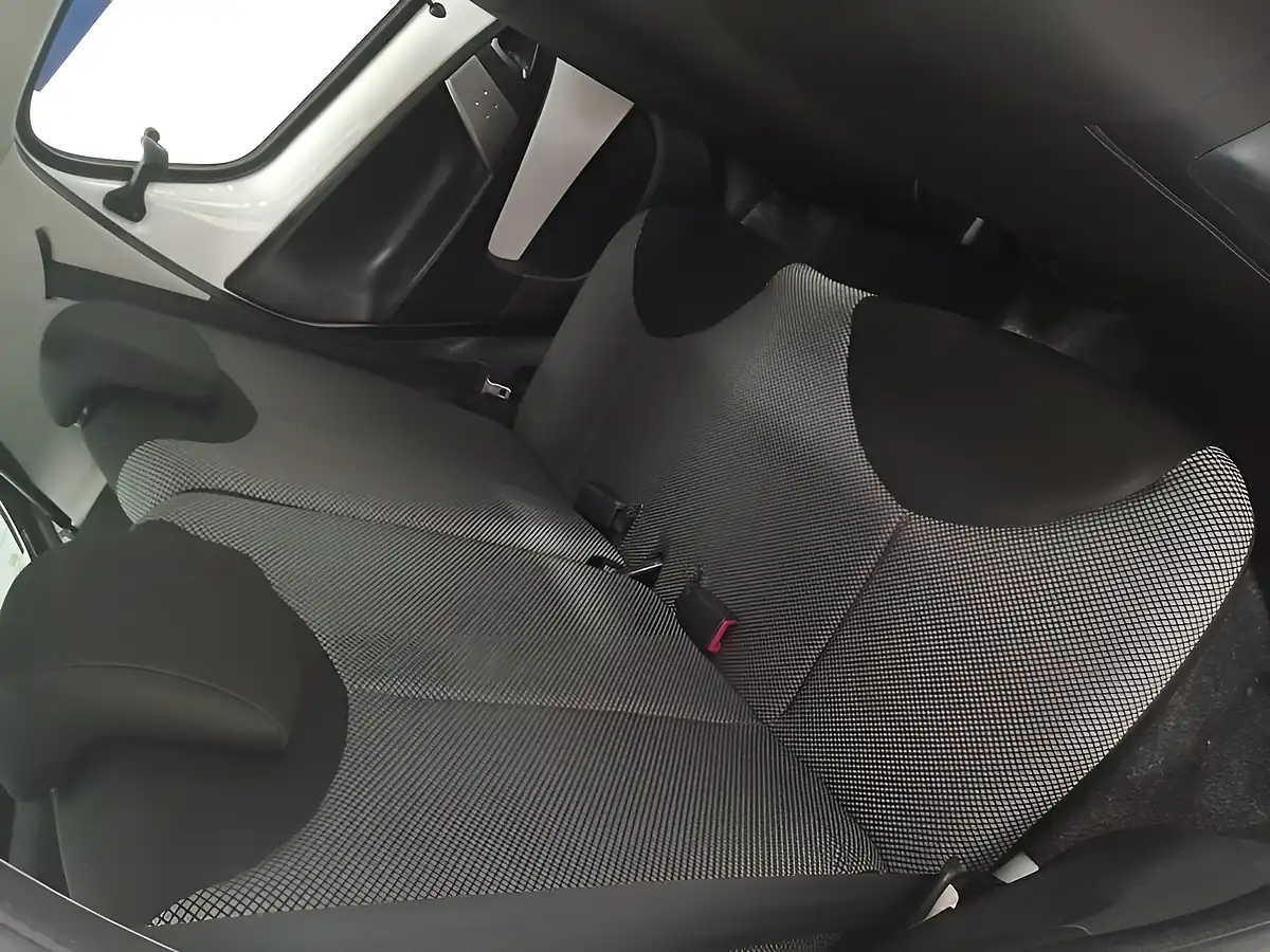 Used 2013 Toyota Aygo Hatchback White - Interior and Exterior details 17