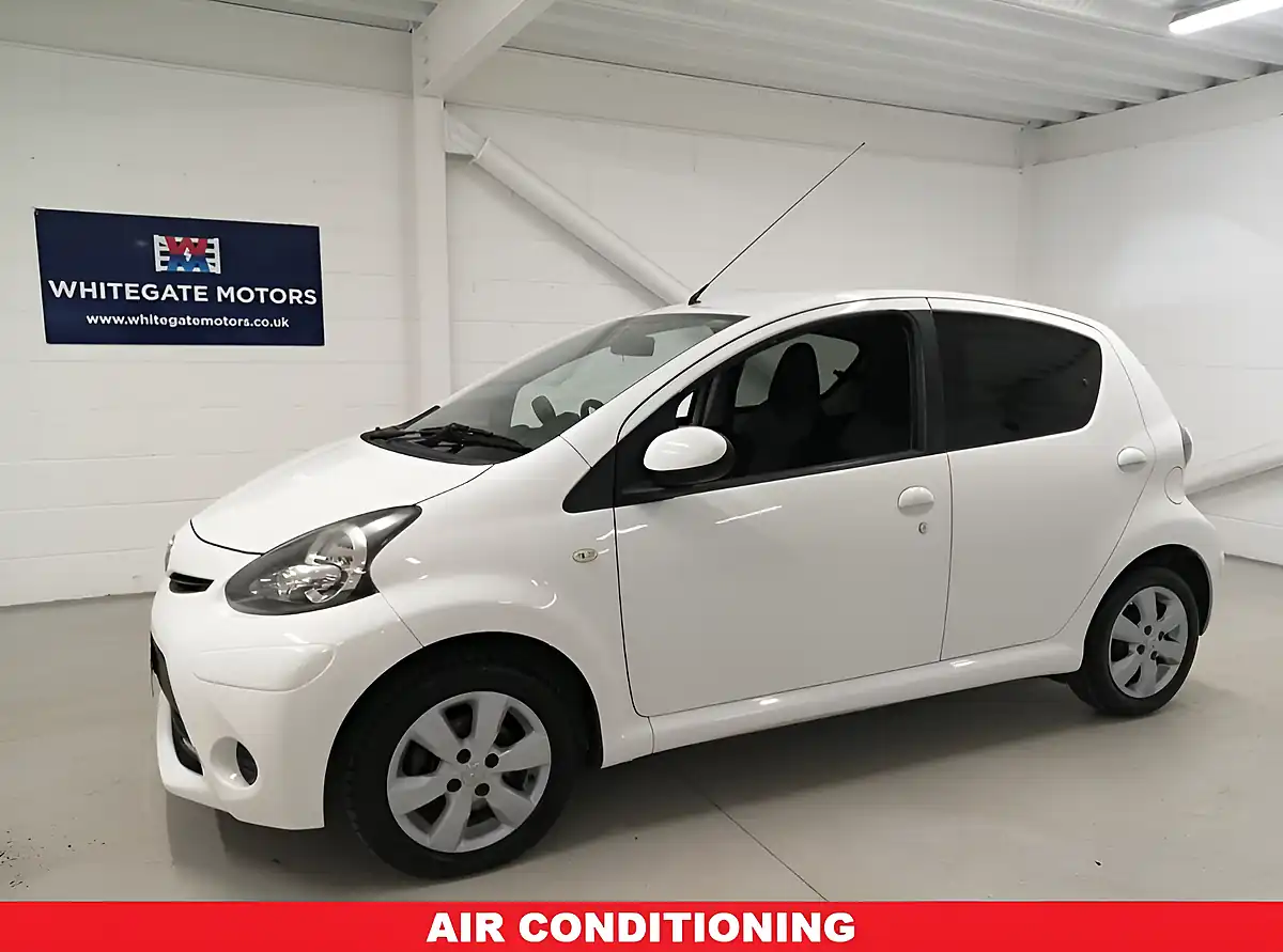 Used 2013 Toyota Aygo Hatchback White - Interior and Exterior details 3