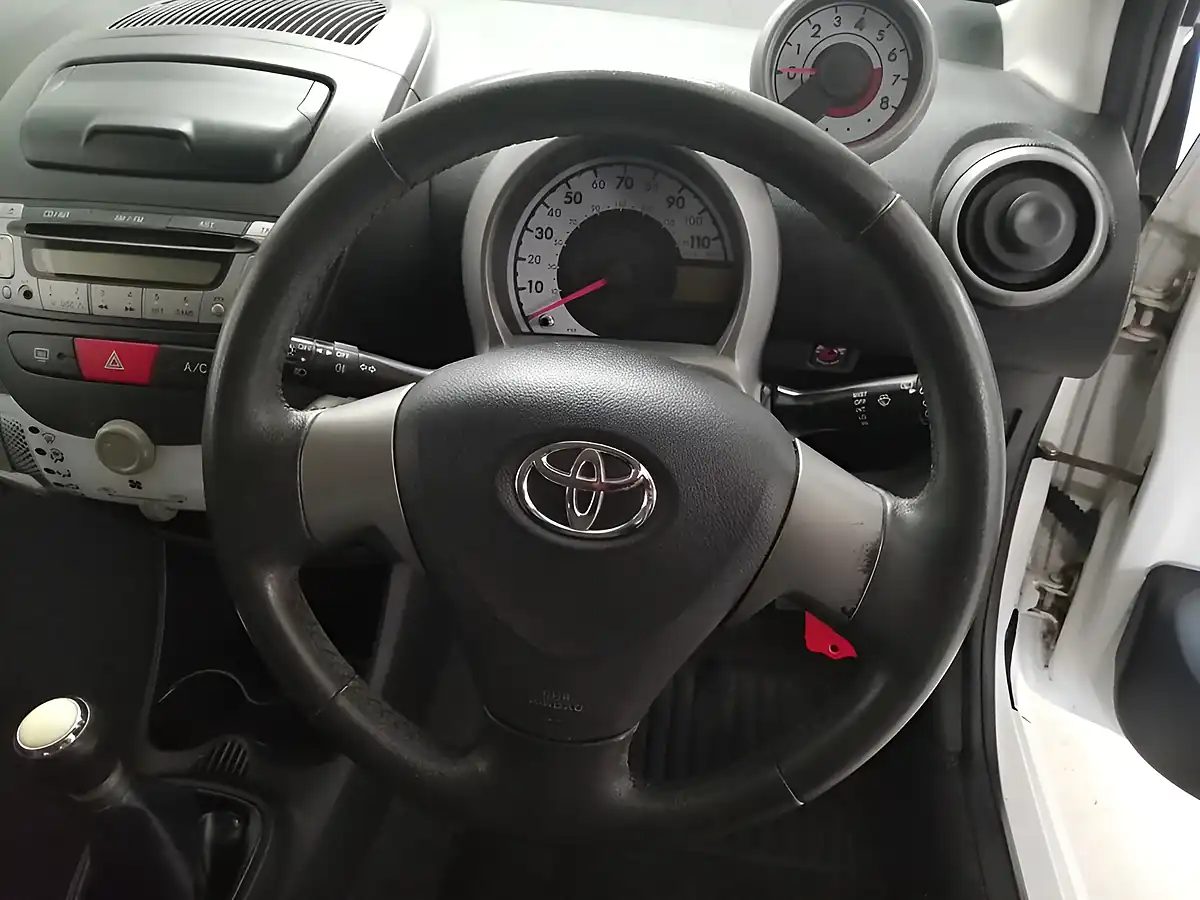 Used 2013 Toyota Aygo Hatchback White - Interior and Exterior details 7