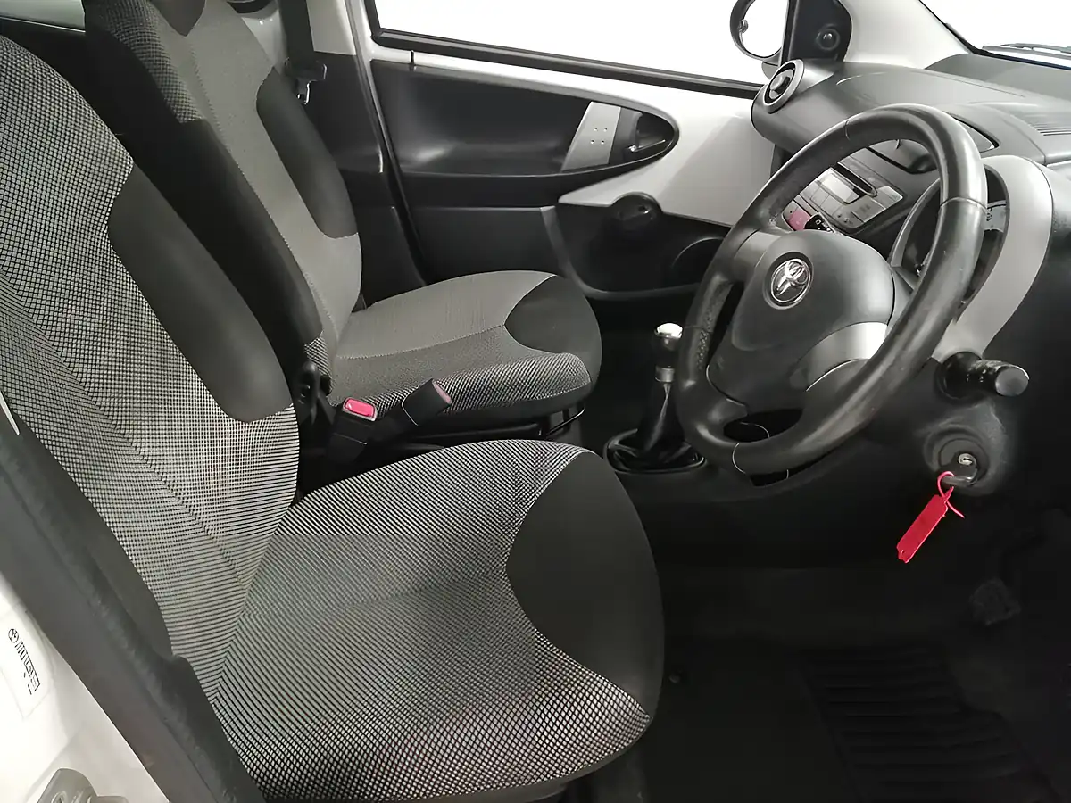 Used 2013 Toyota Aygo Hatchback White - Interior and Exterior details 8