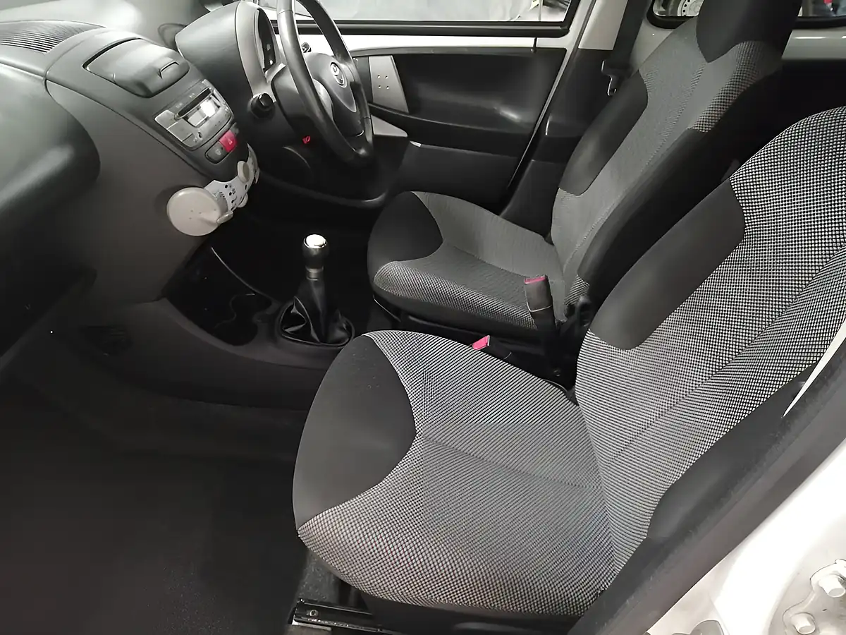 Used 2013 Toyota Aygo Hatchback White - Interior and Exterior details 9